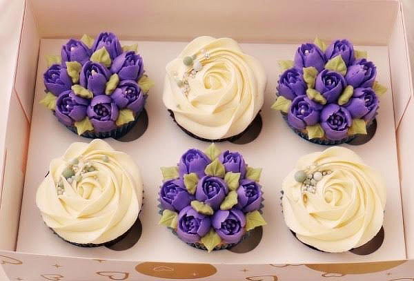 6 Cupcakes Tipo Bouquet Floral en Caja de Lujo