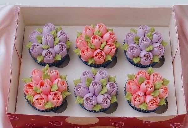 6 Cupcakes Tipo Bouquet Floral en Caja de Lujo