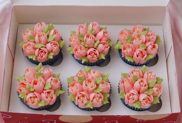 6 Cupcakes Tipo Bouquet Floral en Caja de Lujo