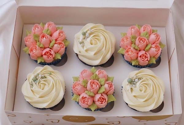 6 Cupcakes Tipo Bouquet Floral en Caja de Lujo