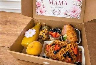Desayuno: Celebrando a Mamá