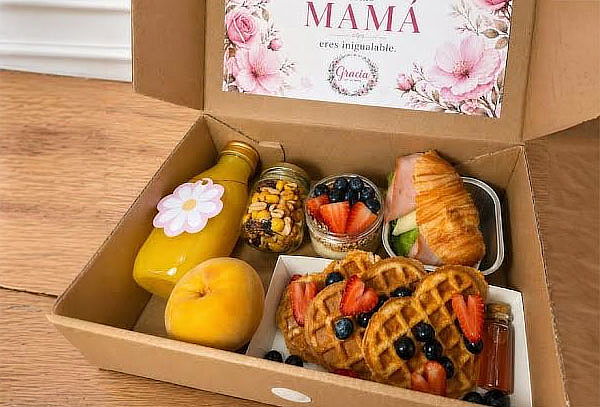 Desayuno: Celebrando a Mamá