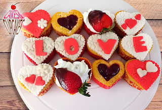 12 Cupcakes en Forma de Corazón Personalizados a Domicilio