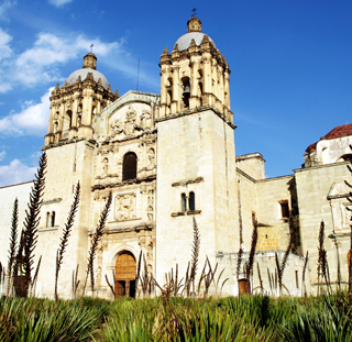 Oaxaca 4D/3N con Autobús + Hospedaje + Desayunos + Monte Alban, Mitla, Tule, Teotitlan, por $3,716 MXN.