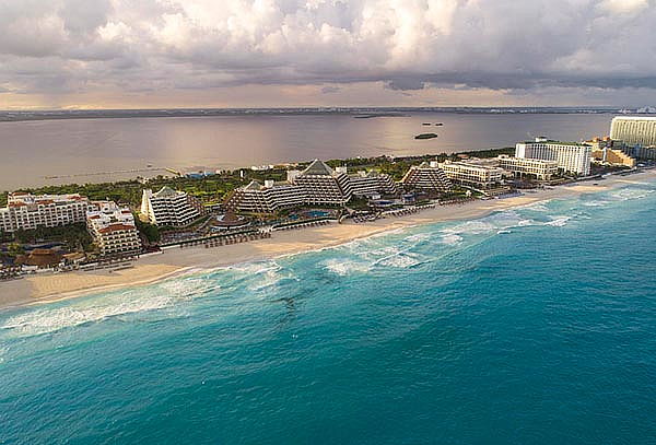 Hospédate 5D/4N en Paradisus Cancún para 2 + 2 menores