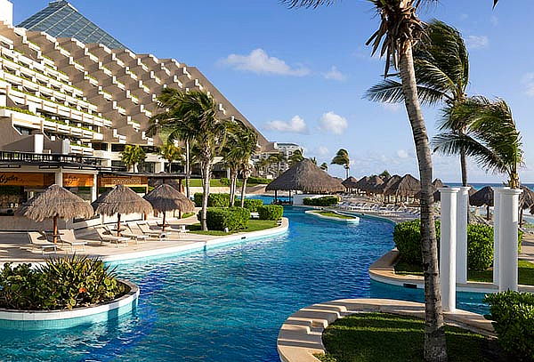 Hospédate 5D/4N en Paradisus Cancún para 2 + 2 menores