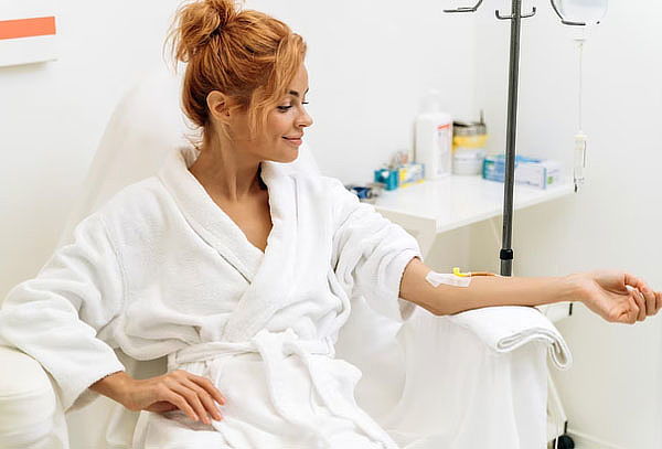 Rejuvenece c/Sueroterapia 1 o 3 sesiones de multivitamínicos