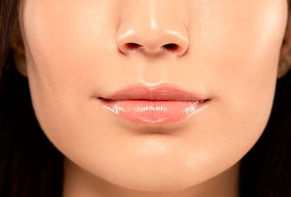 Aumenta y perfila tus labios con ácido hialuronico + Facial
