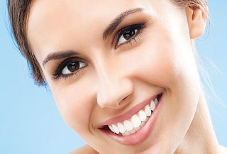 Consulta + Eliminación de 3 caries + Limpieza Dental