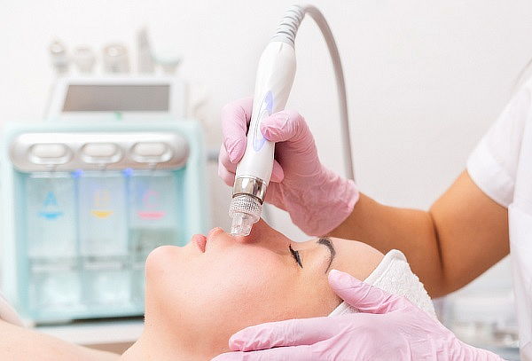 Hydrofacial limpieza facial e hidratación de grado médico