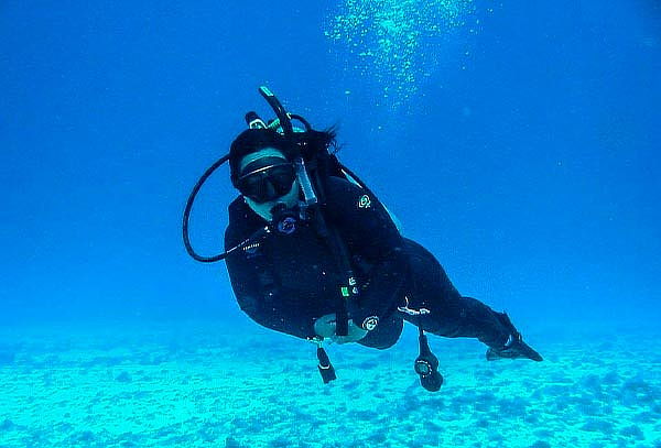 ¡Aprende a Bucear! 1 Clase en Escuela de Buceo Líquido Azul