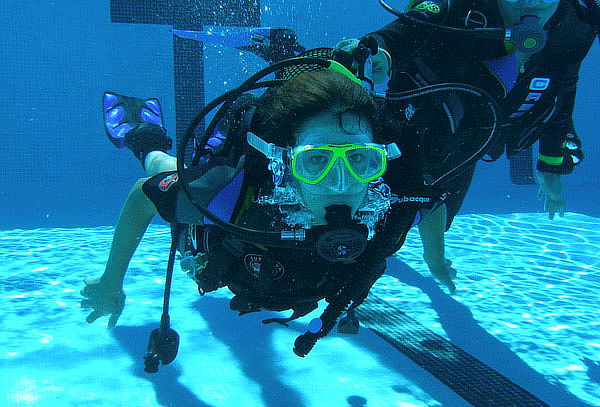 ¡Aprende a Bucear! 1 Clase en Escuela de Buceo Líquido Azul