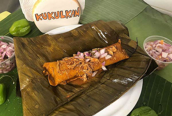 Deliciosa Cochinita Pibil en Kukulkan + Panuchos o Tamales