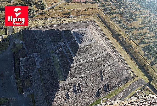 Vuelo en Globo por Teotihuacan: Lona Especial + Brindis