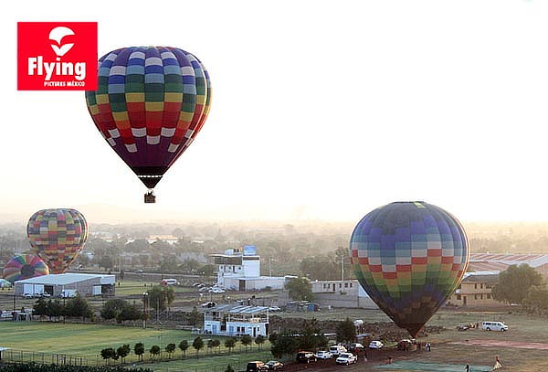 Vuelo en Globo por Teotihuacan: Lona Especial + Brindis