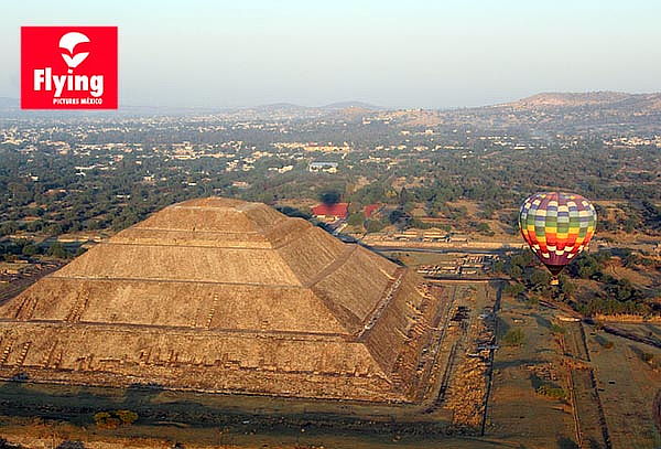 Vuelo en Globo por Teotihuacan: Lona Especial + Brindis