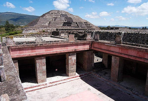 Hospédate en Teotihuacan + Bici o Reino Animal y más 