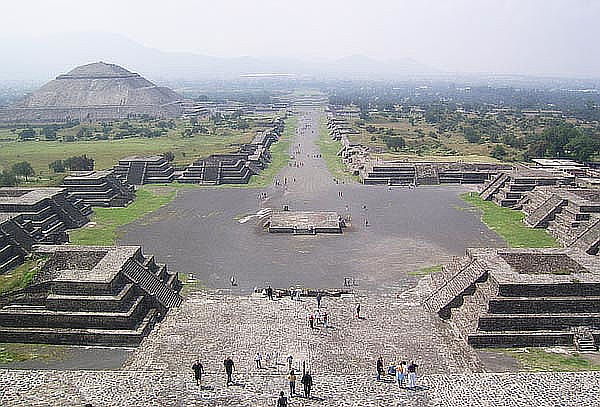 Hospédate en Teotihuacan + Bici o Reino Animal y más 