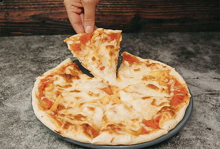 Pizza al Horno margarita o tocino c/opción a jugo de carne