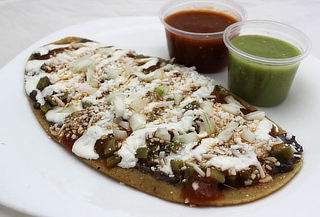 Disfruta de Huaraches de pollo para 2 en "FLAUTAS Coyoacán"