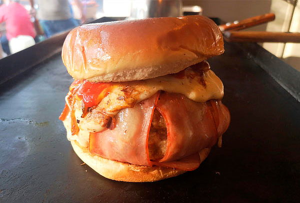 Hamburguesa + Cerveza PARA 2 en Caverna Nápoles