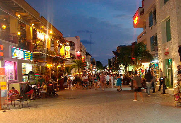 TOUR VIP. VISITA LAS ZONAS ARQUEOLÓGICAS DE TULUM Y COBÁ