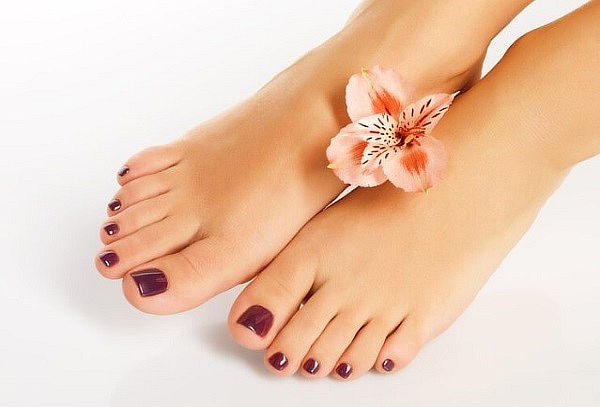 Pedicure + Exfoliante + Mascarilla + Gelish + Regalo