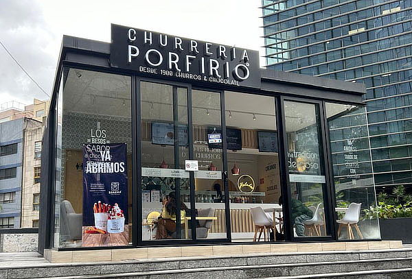 Churro Relleno + Bebida de Chocolate en Churrería Porfirio