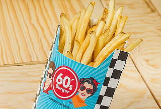 Orden de Alitas + Papas en Sixties Burger Interlomas