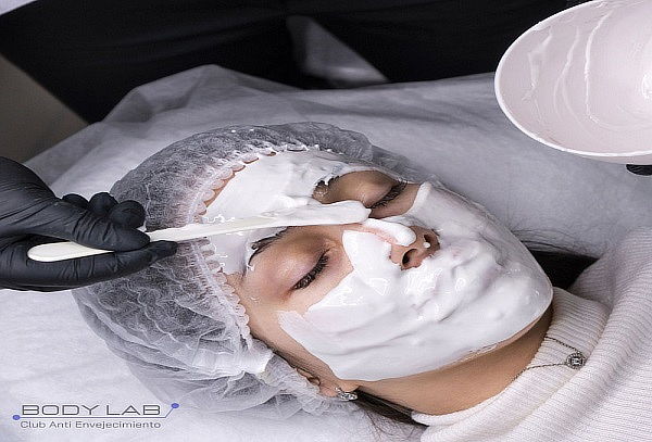 Hollywood peel + Limpieza facial + Skin Analyzer