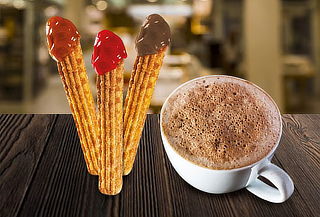 Churro Relleno + Bebida de Chocolate en Plaza Copilco