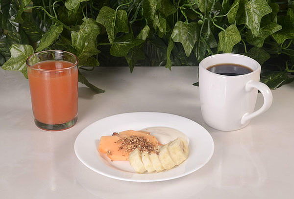 Disfruta de Croque Madame + Fruta + Café + Jugo