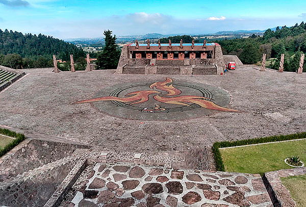 Mariposa Monarca + Centro ceremonial OTOMÍ