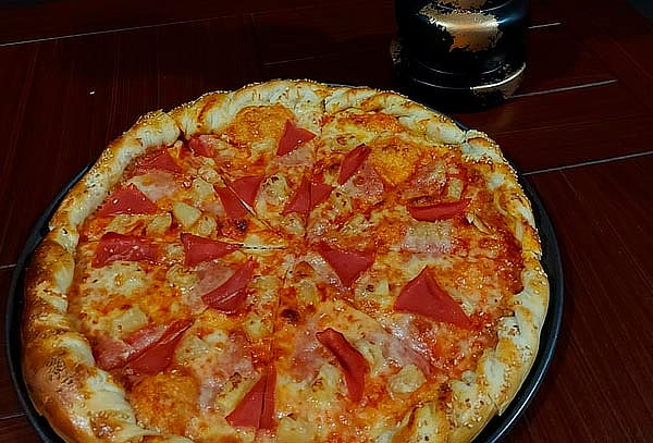 Pizza Mediana a Elegir + 5% de Descuento en Rollos 