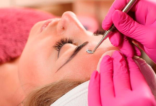 Lash Lifting + Planchado de Ceja +Tinte de pestañas