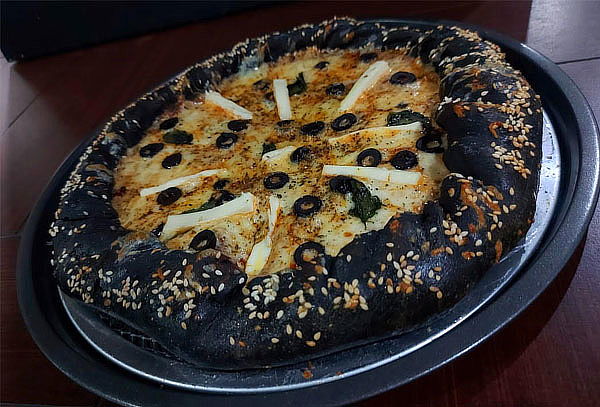 Pizza Familiar a Elegir + 5% de Descuento en Rollos 