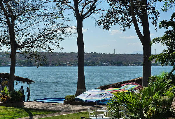 Playa Vikingos, Tequesquitengo + Tepoztlán Tour 1 Día