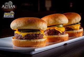 Hamburguesa + Refresco en Señor Burger Parque AZTLÁN