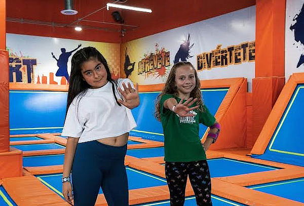 Diviértete en Jump-In ¡9 Sucursales! + Calcetines