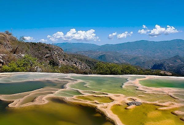 Tesoros de Oaxaca: Monte Albán, Hierve el agua y mezcal