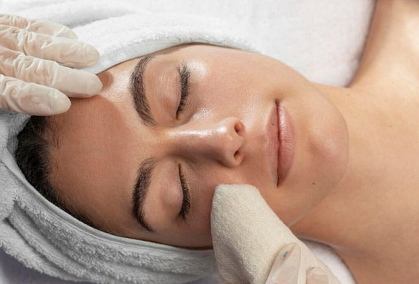 Facial de Limpieza Profunda en MODEL WOMAN SPA