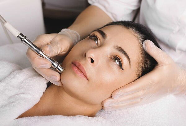 Limpieza Facial Profunda con microdermoabrasión y más