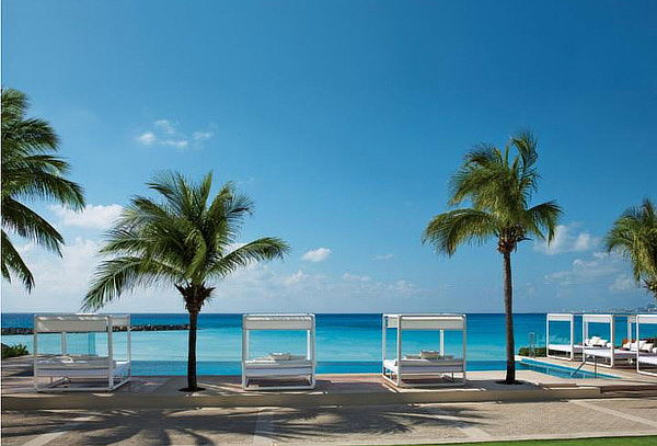 ¡Todo Incluido! 5D/4N Krystal Grand Cancún para 2 + menores