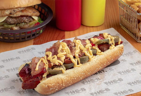 2 hot dogs + cerveza para 2 en THE B Sucursal Condesa 
