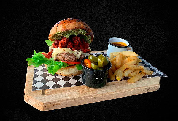 Hamburguesa + Papas y 1 Bebida en Snacky Burger