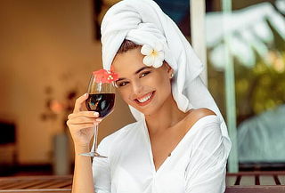 180 Min de Spa VIP: Masaje + Vino + REGALO y Más