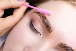 Lash lifting + Planchado de ceja + Tinte de pestañas