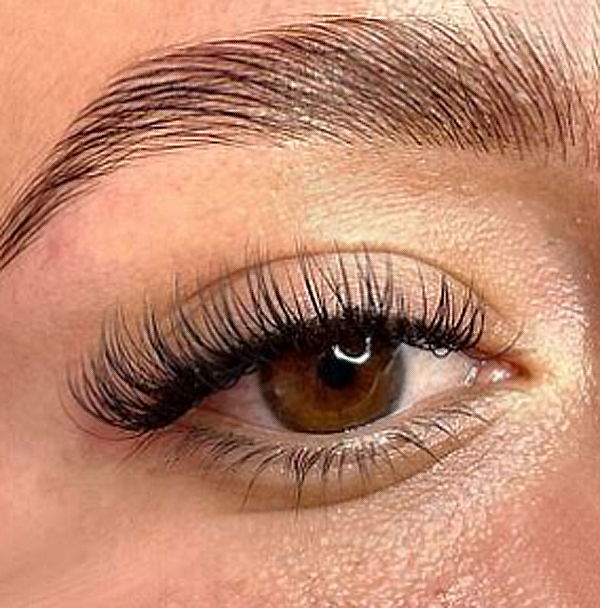 Extensión de Pestañas 1X1 + Cejas hd + Microdermoabrasion