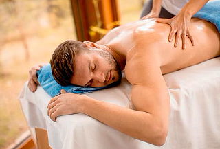 ¡Consiente a papá! Masaje Relajante +Facial en The Salt Room