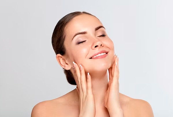 Limpieza Facial con Microdermoabrasión + Pharmalash y más.